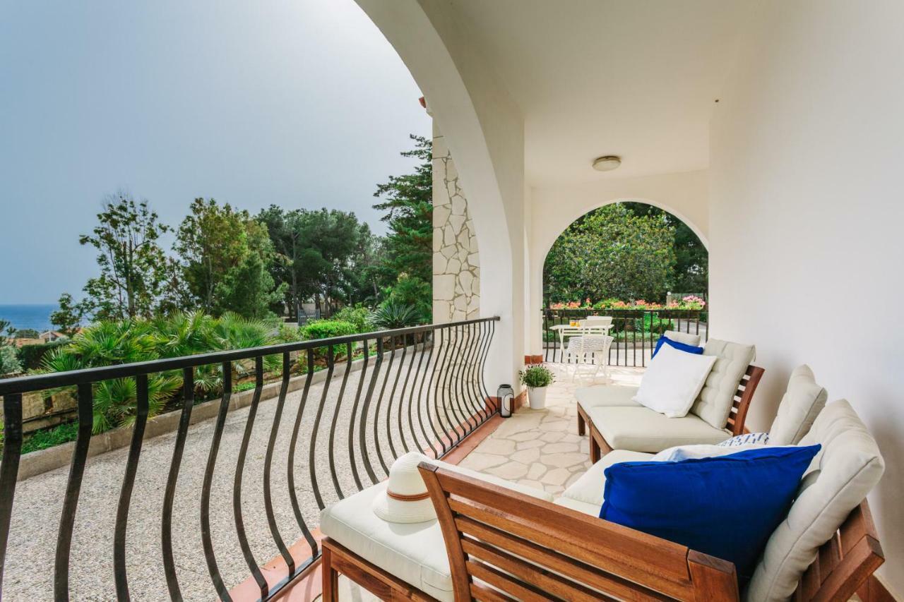 Villa Del Quarzo Племирио Екстериор снимка